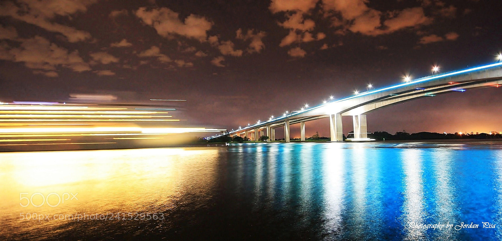 Canon EOS 1000D (EOS Digital Rebel XS / EOS Kiss F) sample photo. Reflection and the gateway photography