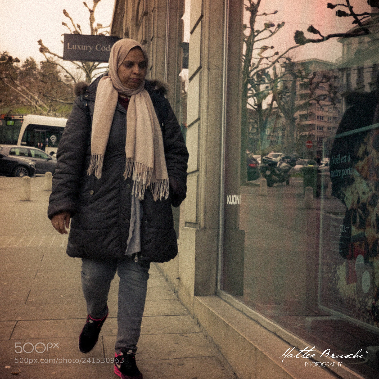 Fujifilm X-T1 sample photo. Woman on the street photography