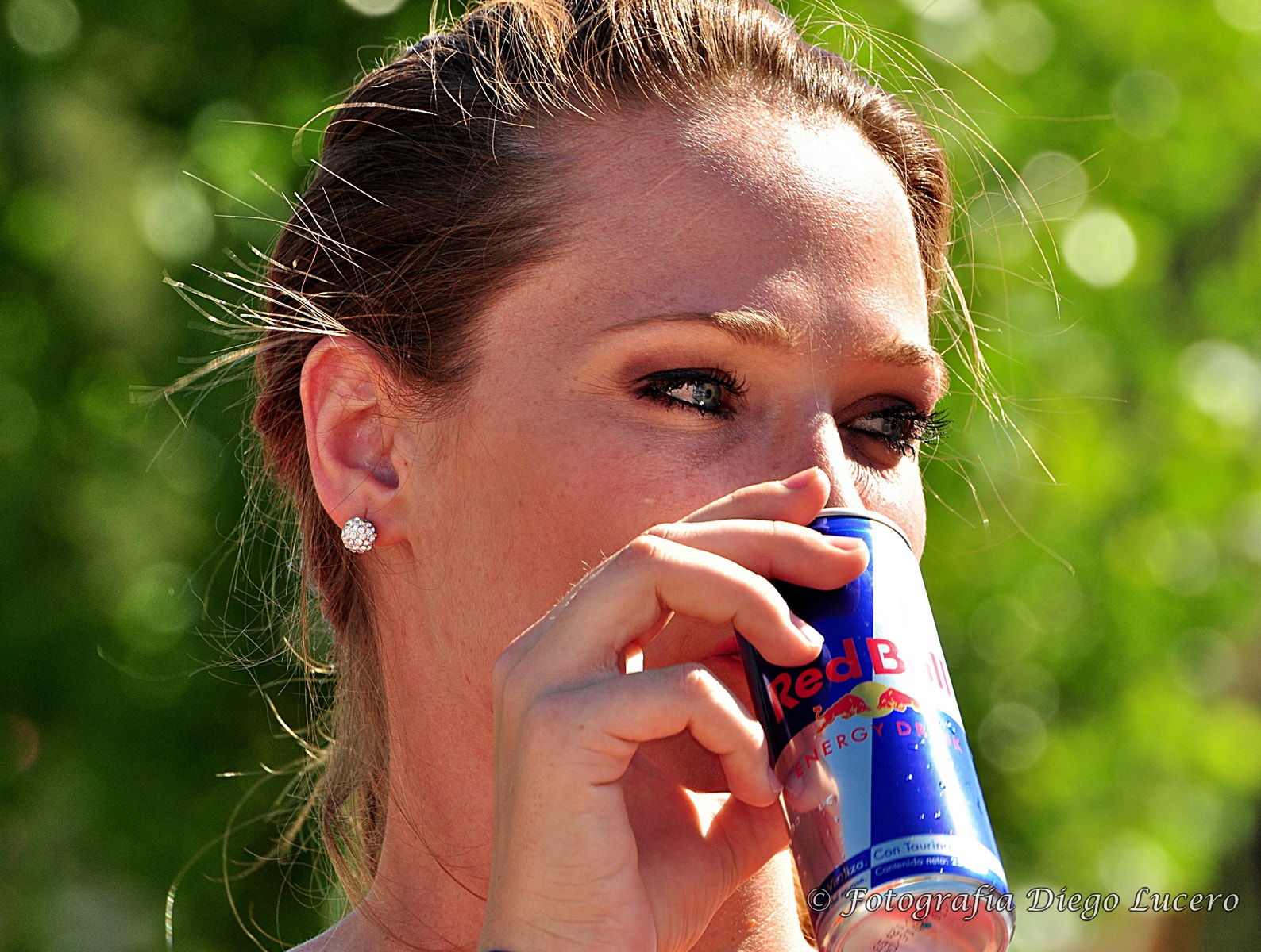 Nikon D90 sample photo. Woman,red bull photography