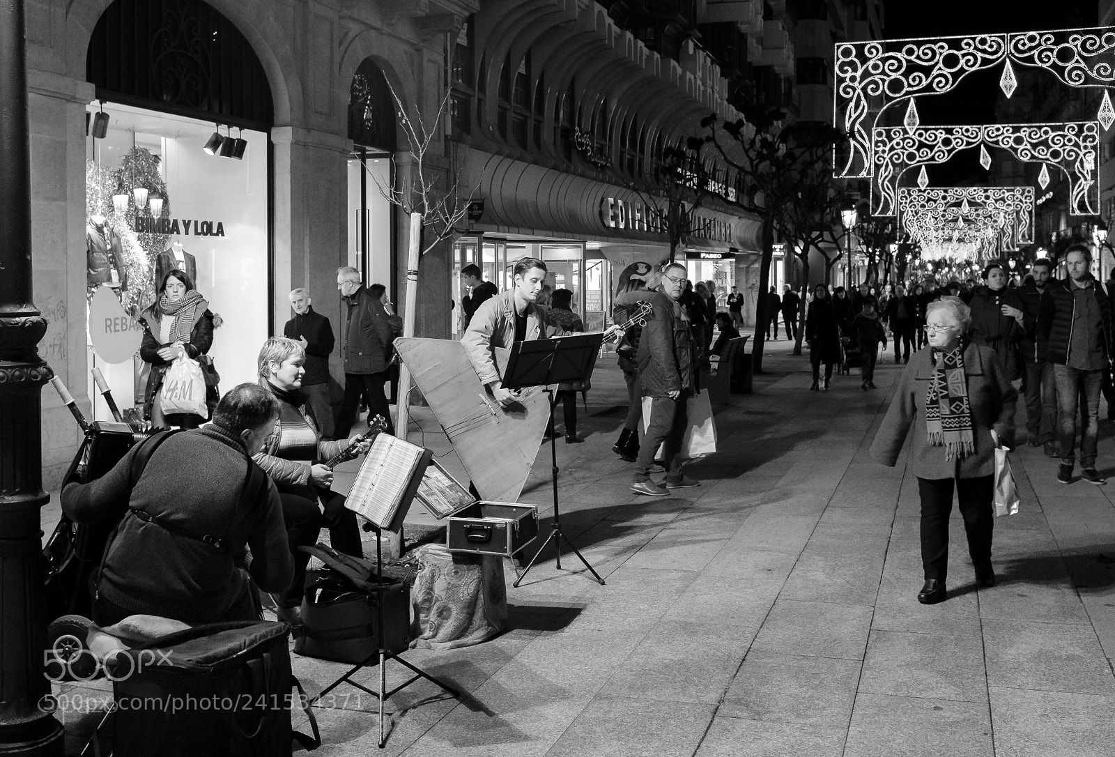 Fujifilm X100F sample photo. Musica en la calle photography