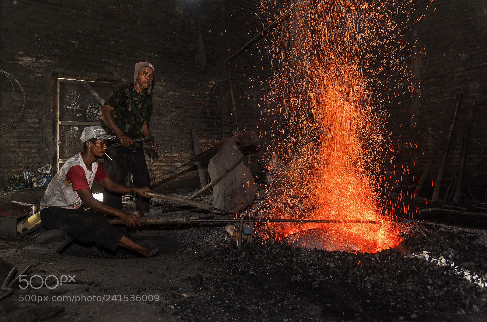 Nikon D810 sample photo. Gong factory workers_dsc_7990 photography