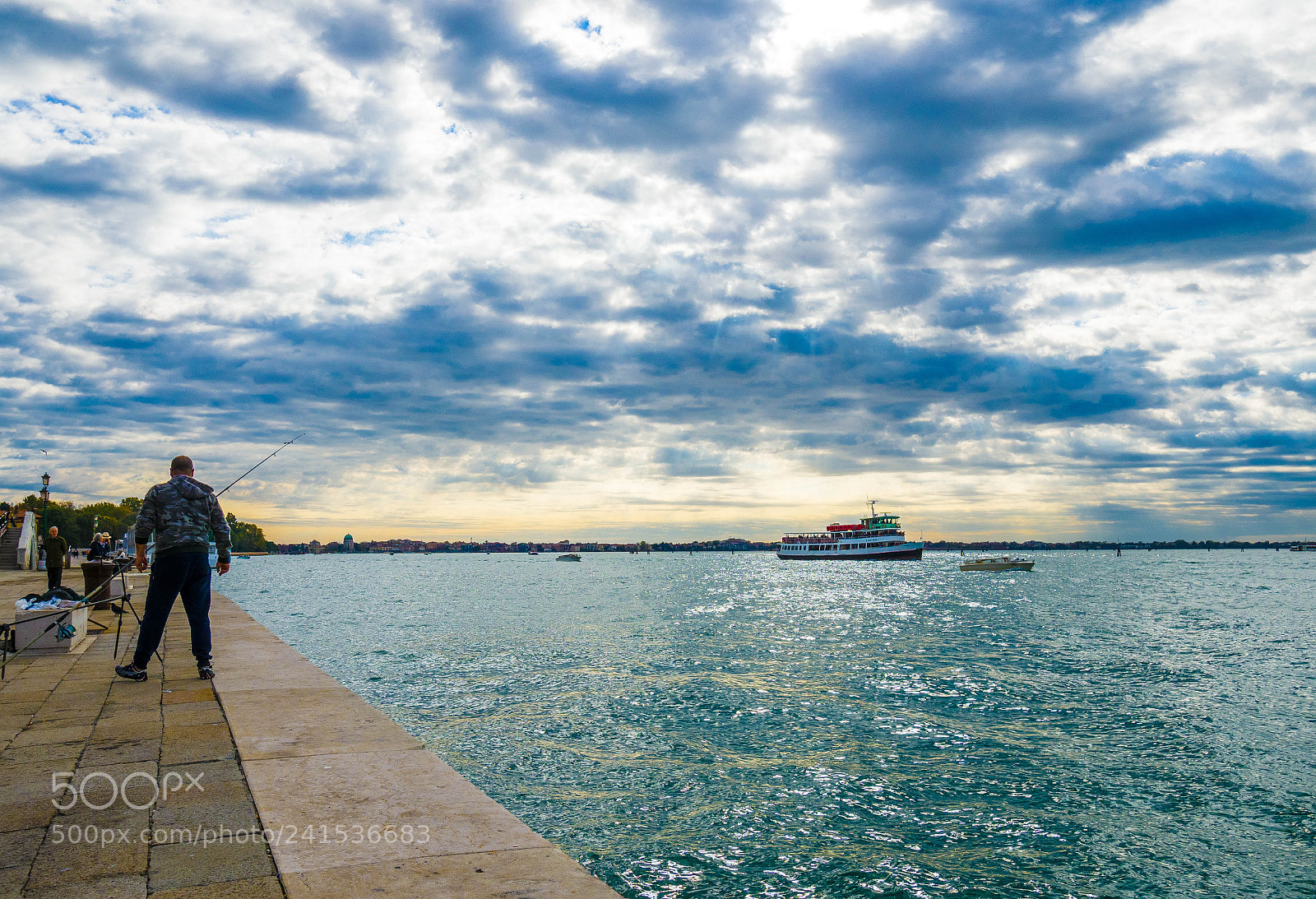 Olympus OM-D E-M1 Mark II sample photo. Angler in venice photography