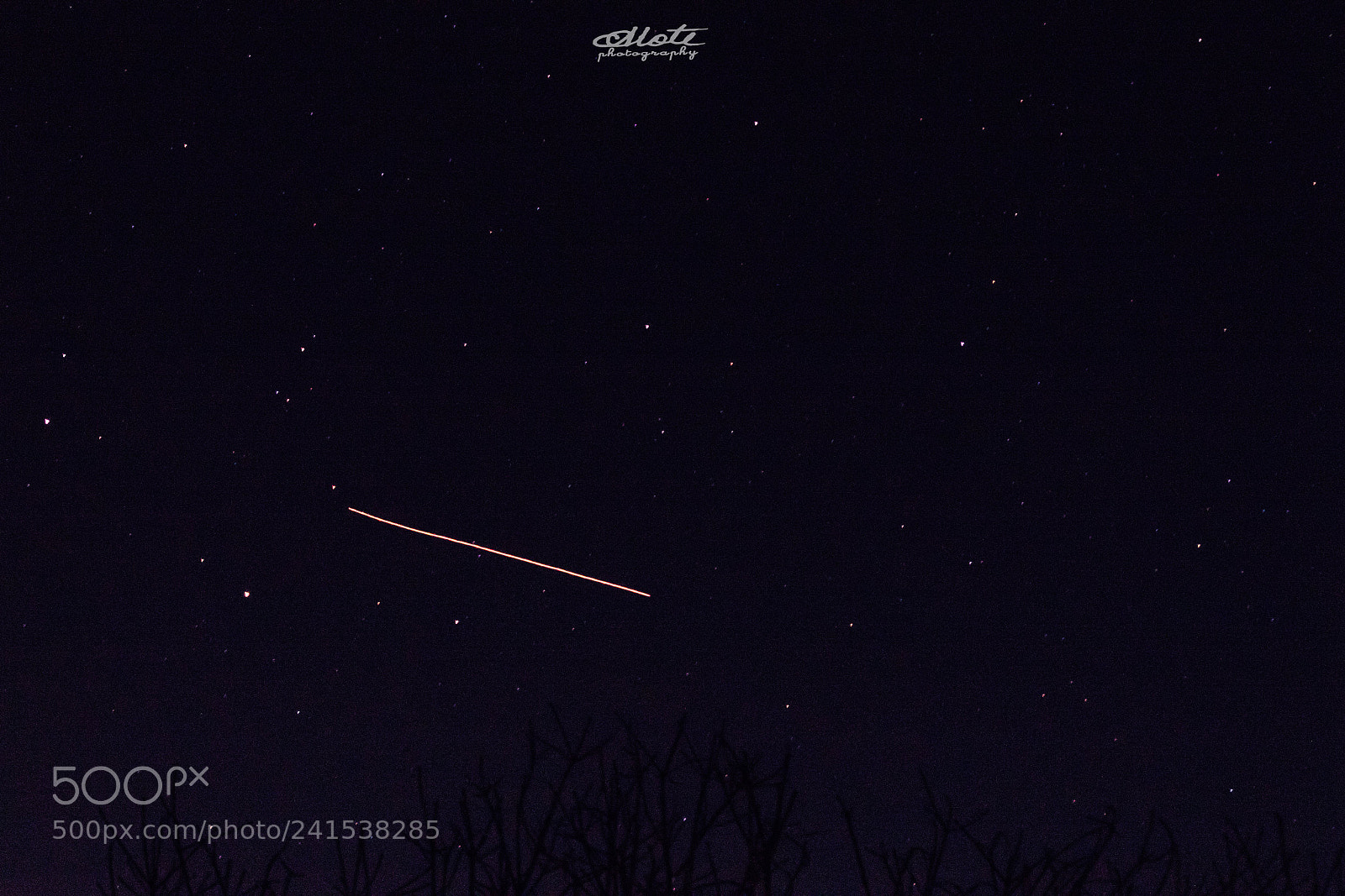 Canon EOS 1300D (EOS Rebel T6 / EOS Kiss X80) sample photo. Trails in skies photography