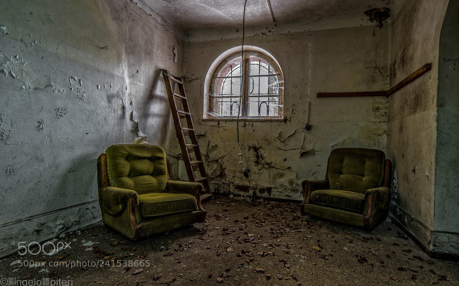 Samsung NX1 sample photo. Waaaaaaaaaaaartezimmer photography