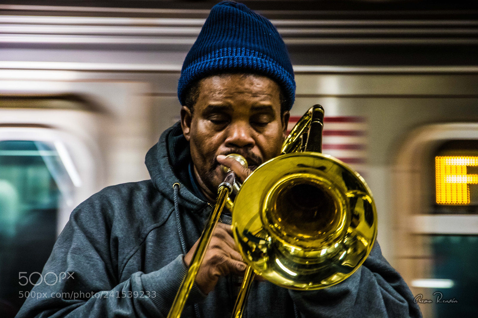 Canon EOS 750D (EOS Rebel T6i / EOS Kiss X8i) sample photo. Underground music photography