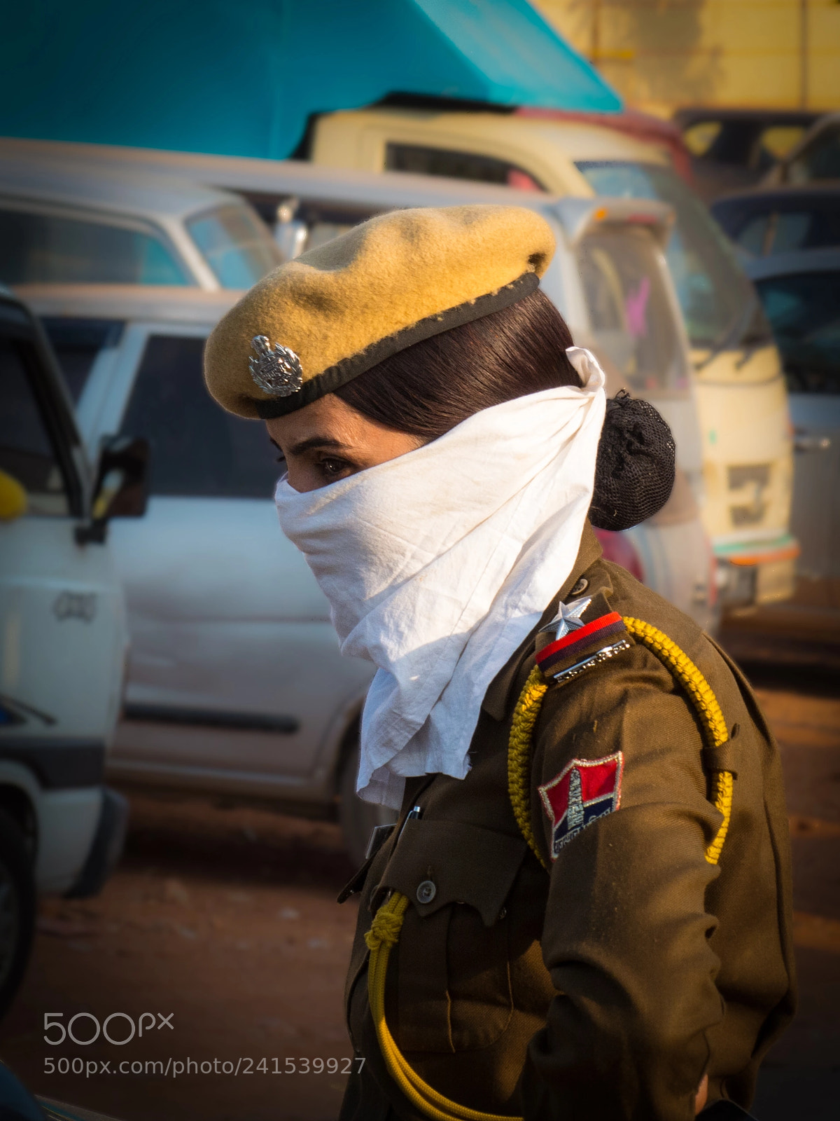 Panasonic Lumix DMC-FZ200 sample photo. Police woman in pushkar photography