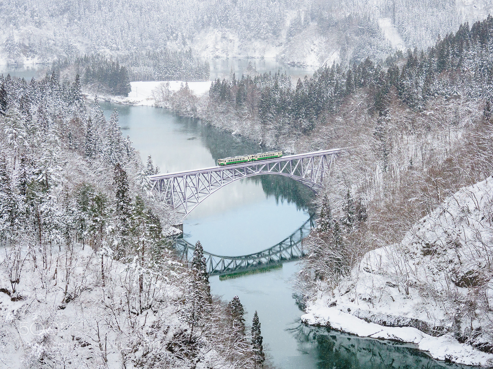 Olympus OM-D E-M1 Mark II sample photo. Winter railway bridge photography