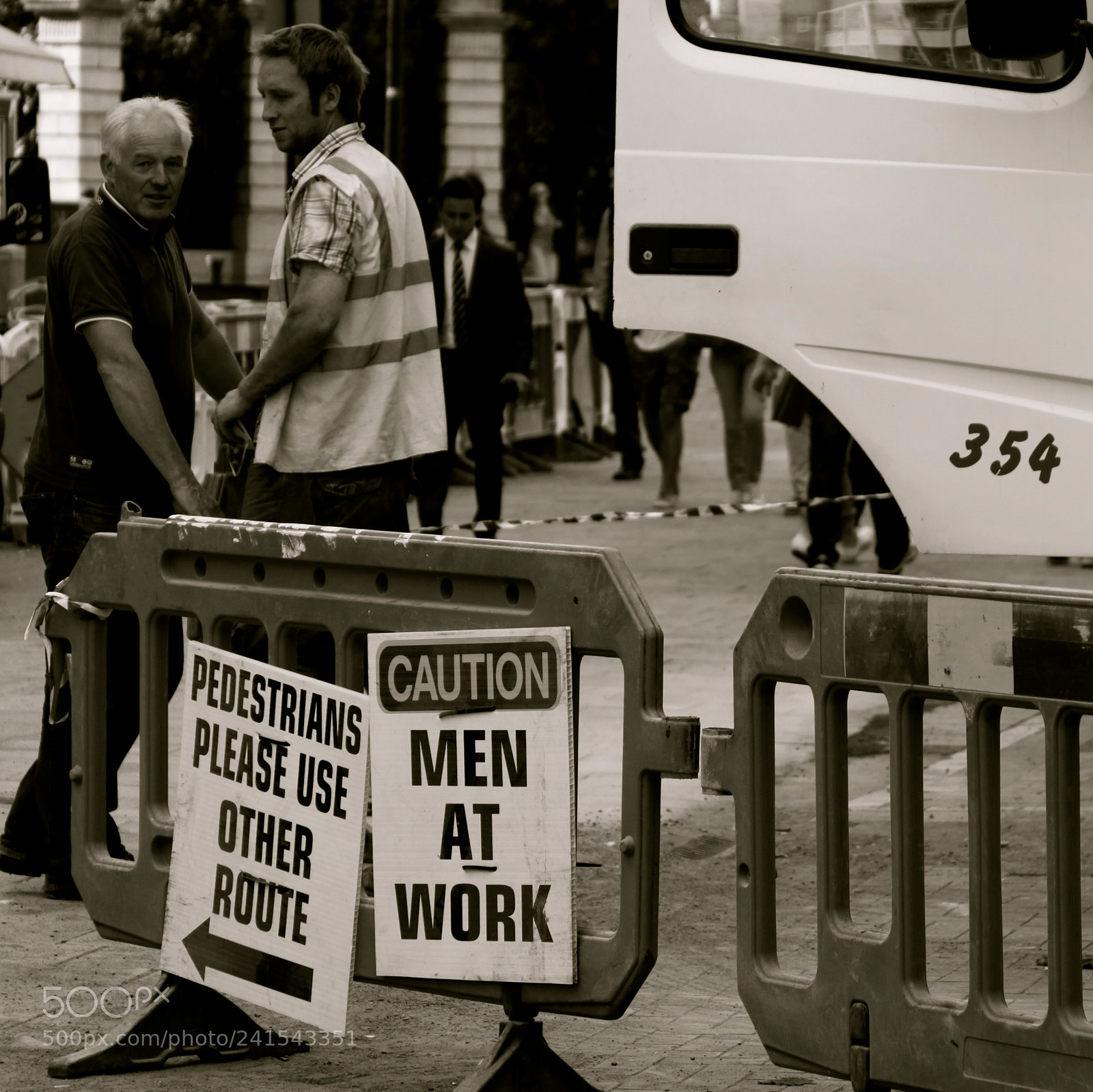 Canon EOS 50D sample photo. Men at work, dublin photography