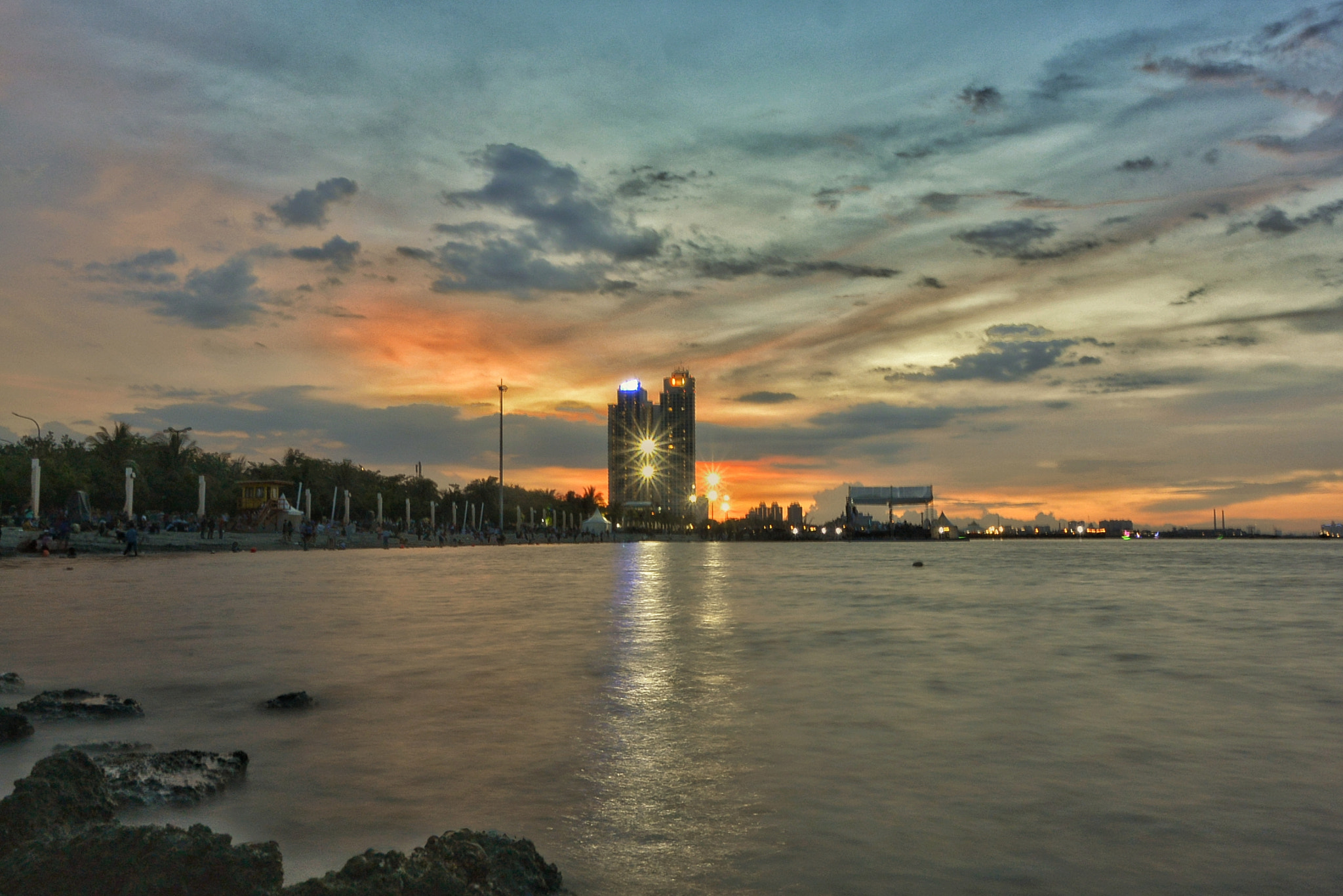 Nikon 1 V2 sample photo. First sunset in 2018... photography