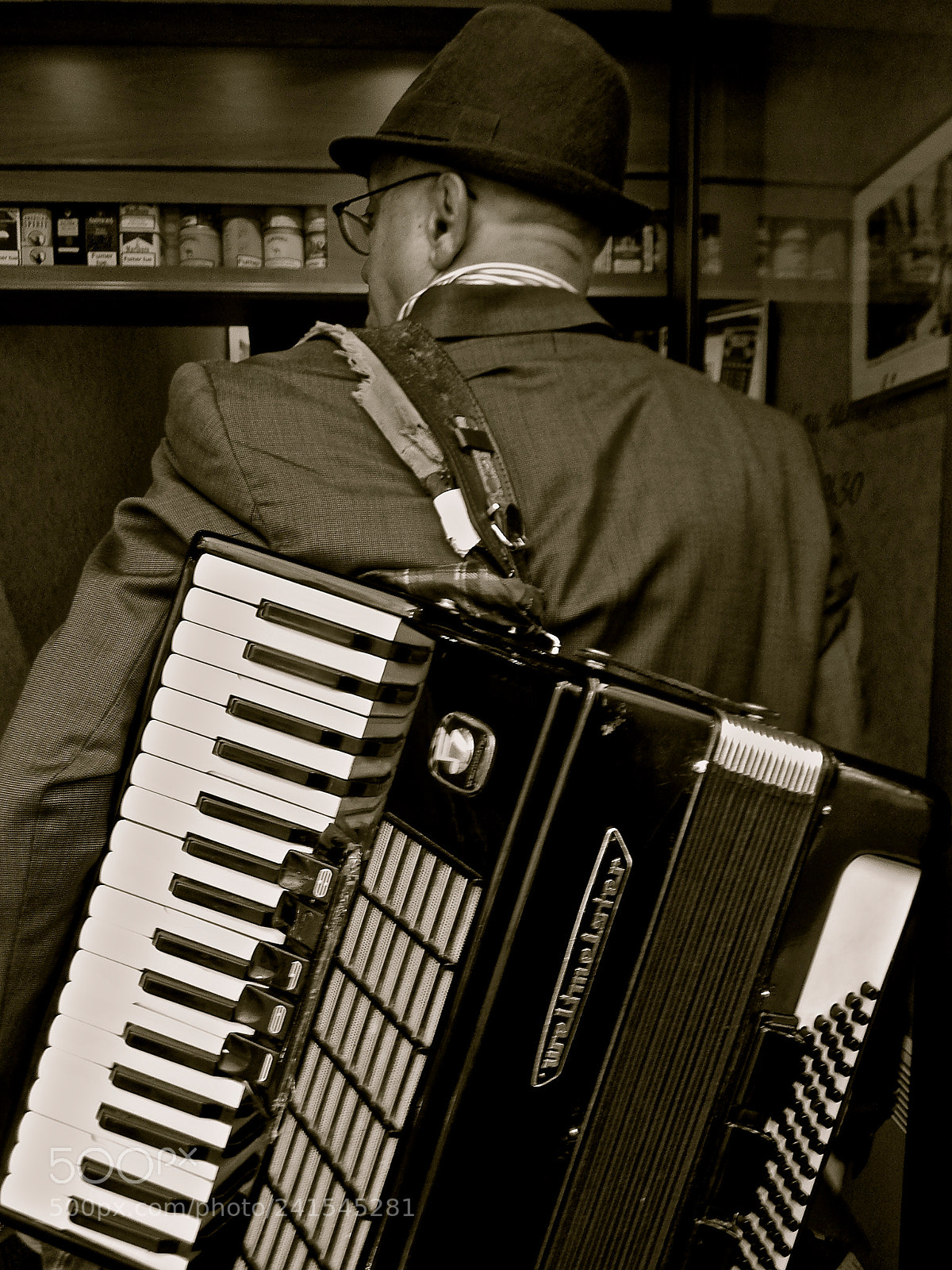 Nikon Coolpix L110 sample photo. Accordian to this guy photography
