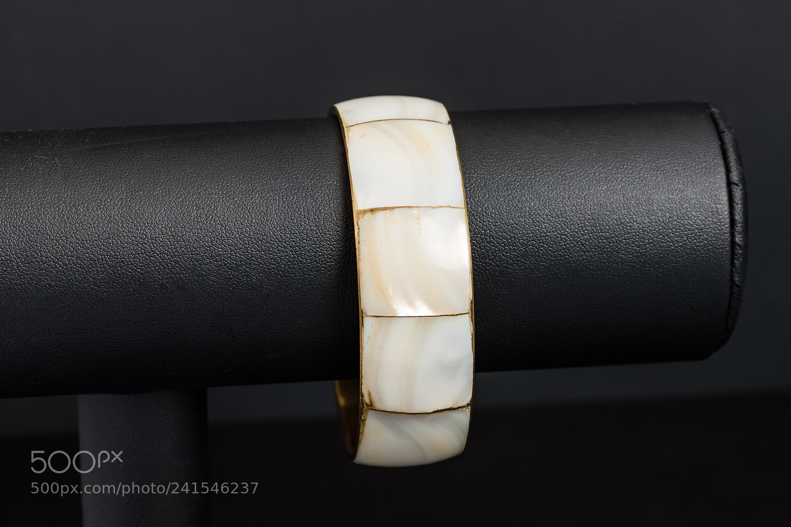 Canon EOS-1Ds Mark III sample photo. Gold womans bracelet inlaid photography