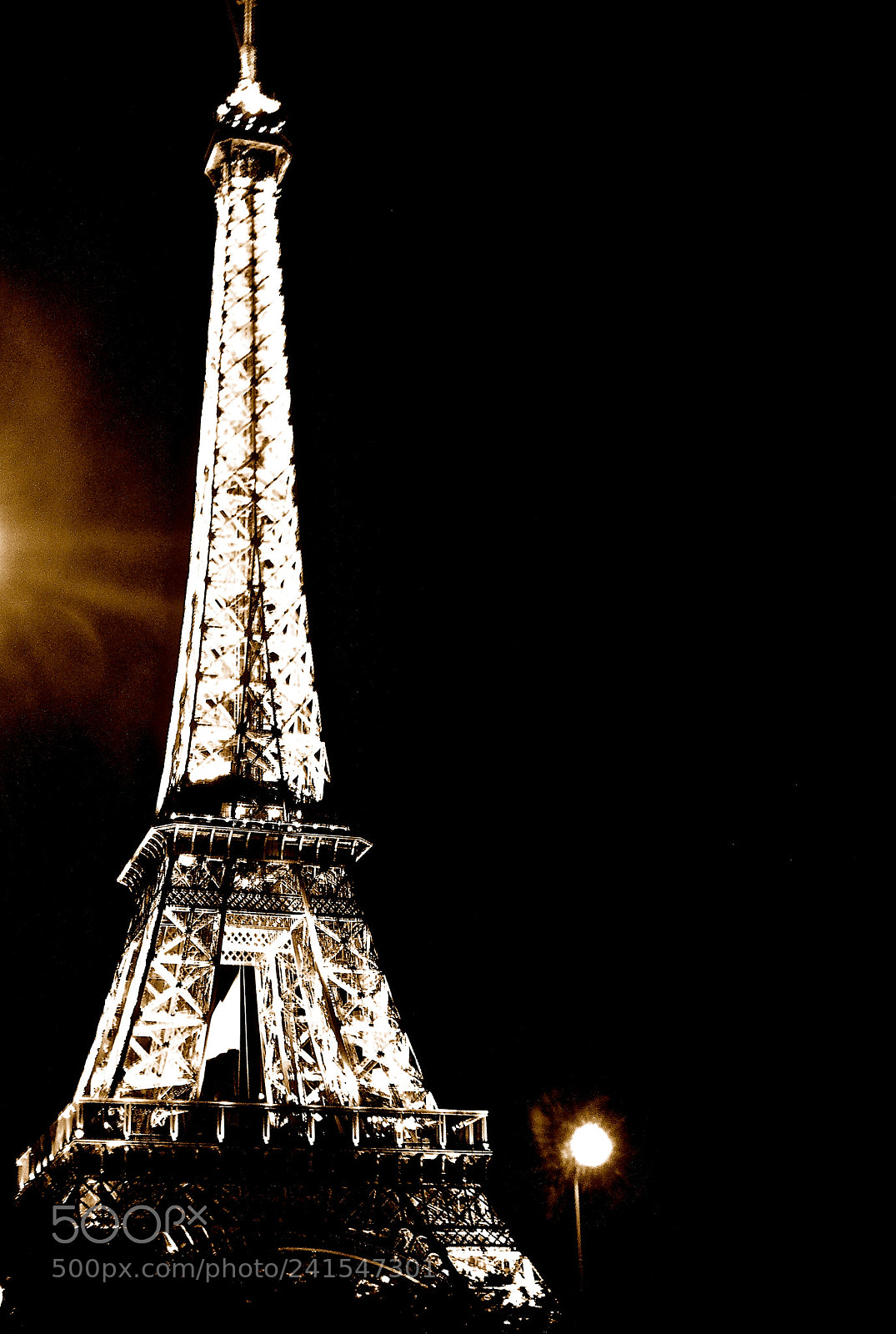 Nikon Coolpix L110 sample photo. Eiffel lit photography