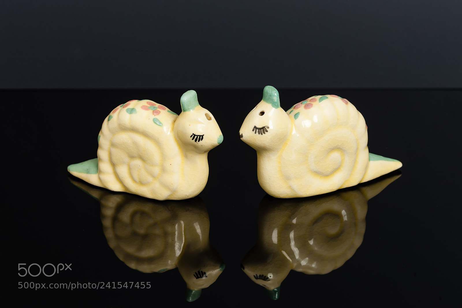Canon EOS-1Ds Mark III sample photo. Green and yellow ceramic photography