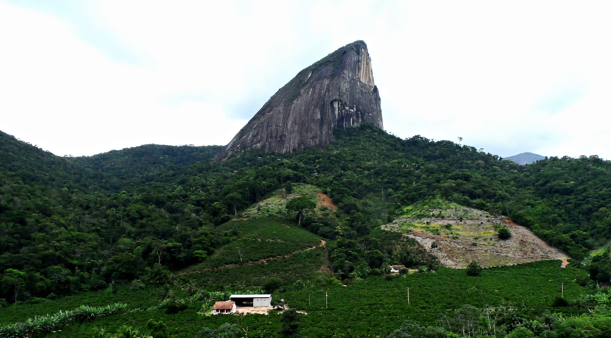 Samsung WB150 / WB150F / WB152 / WB152F / WB151 / WB151F / WB140 sample photo. Pedra do pontão photography