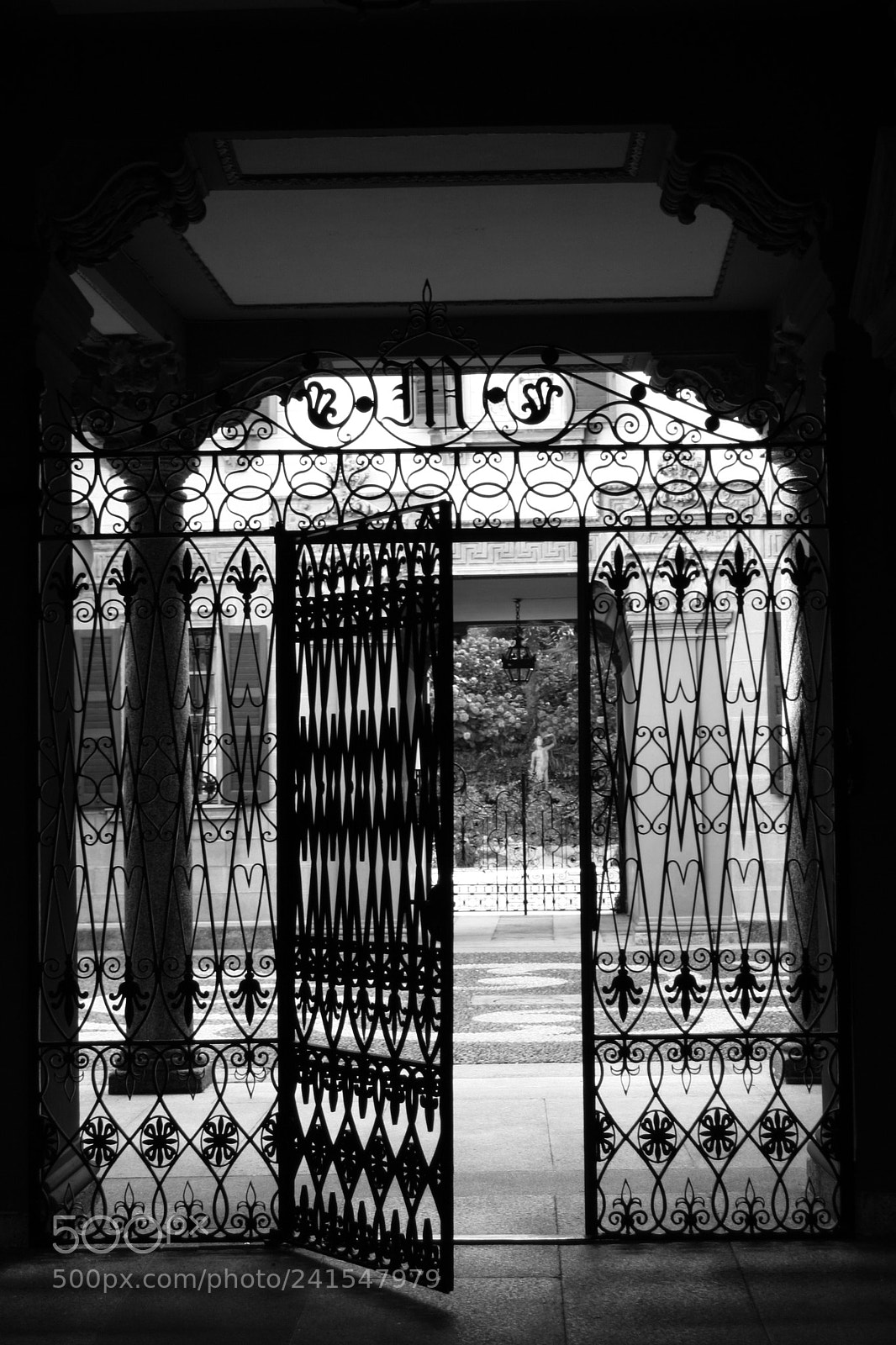 Canon EOS 10D sample photo. Open door photography