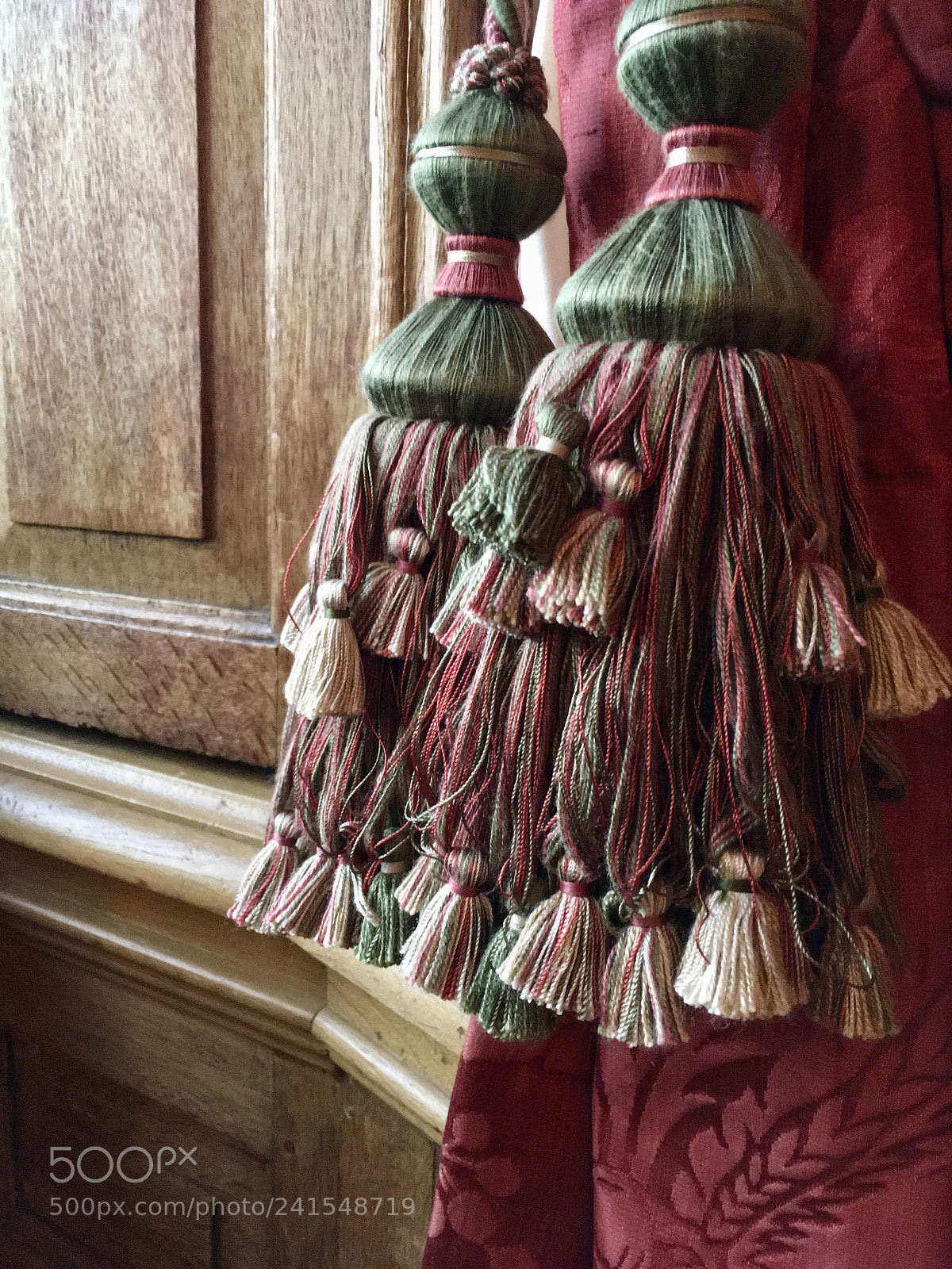Apple iPhone SE sample photo. Curtain in mauritshuis, the photography