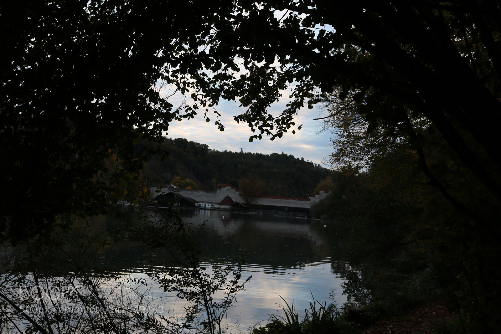 Canon EOS 750D (EOS Rebel T6i / EOS Kiss X8i) sample photo. A yery dark picture photography