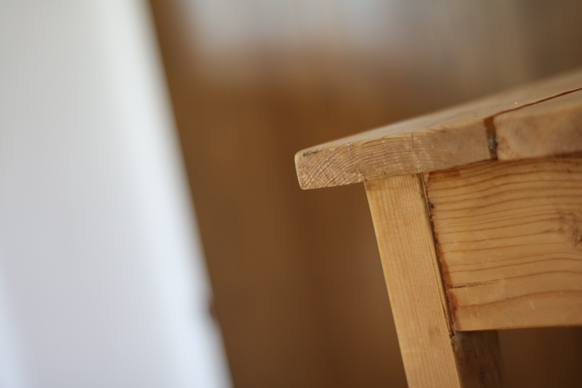 Canon 50mm sample photo. Tablecorner photography