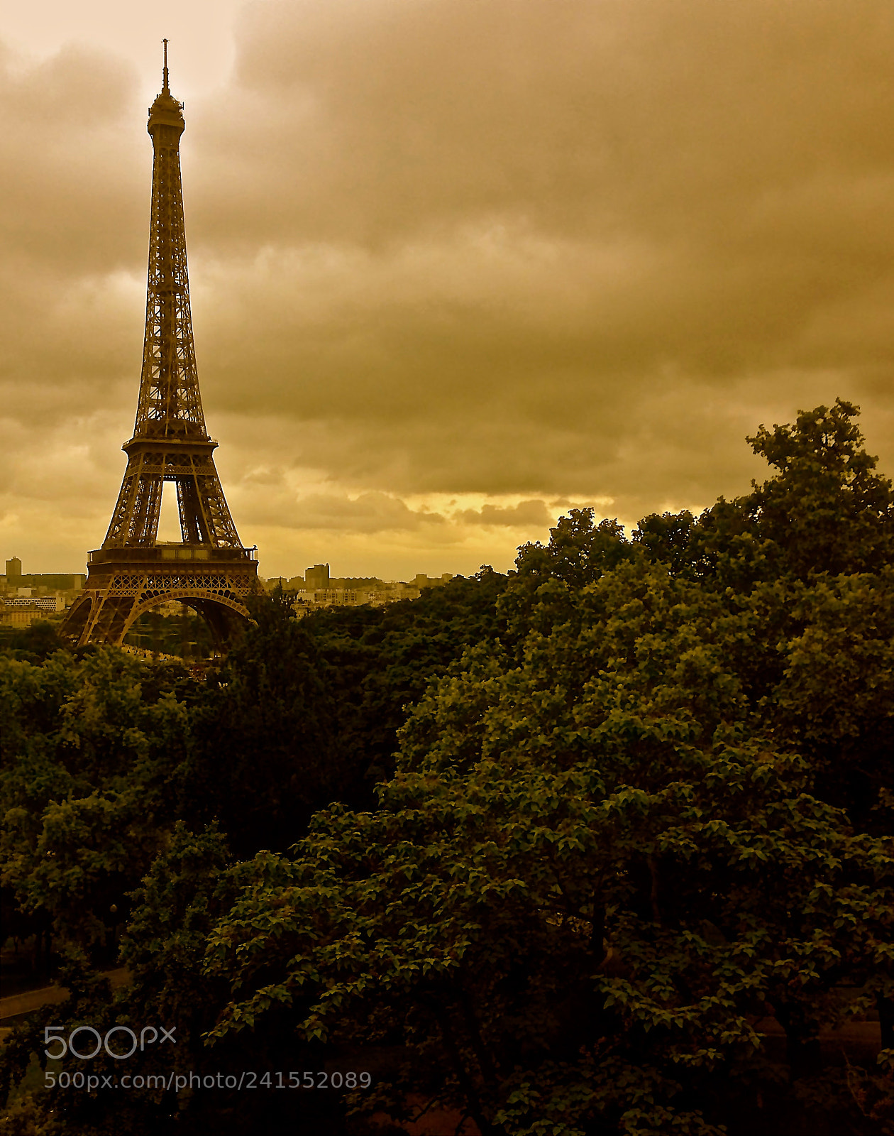 Apple iPhone 4S sample photo. Golden tower, paris photography