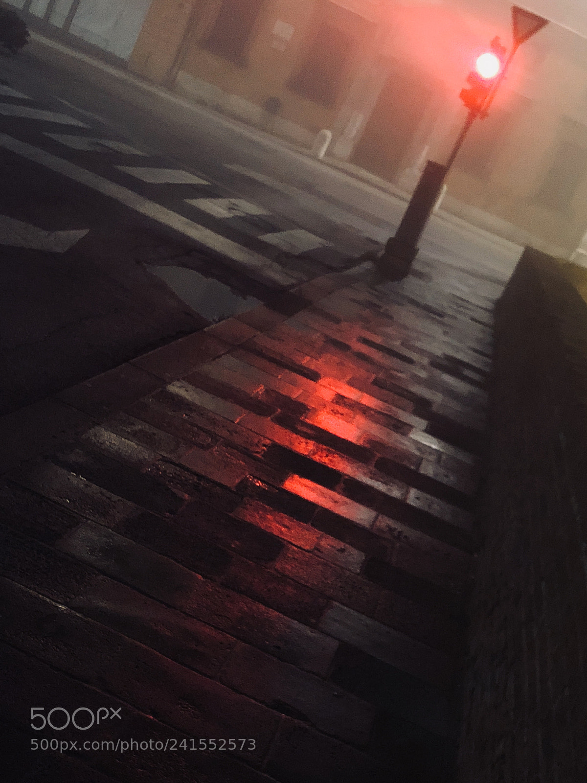 Apple iPhone X sample photo. Red traffic light photography