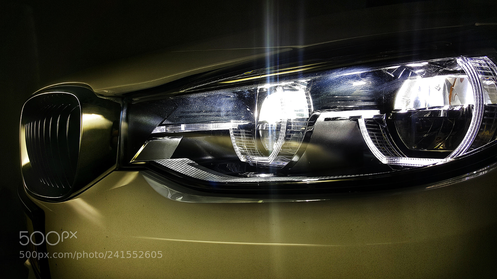Samsung Galaxy Note5 sample photo. Dyanamic headlights of the photography