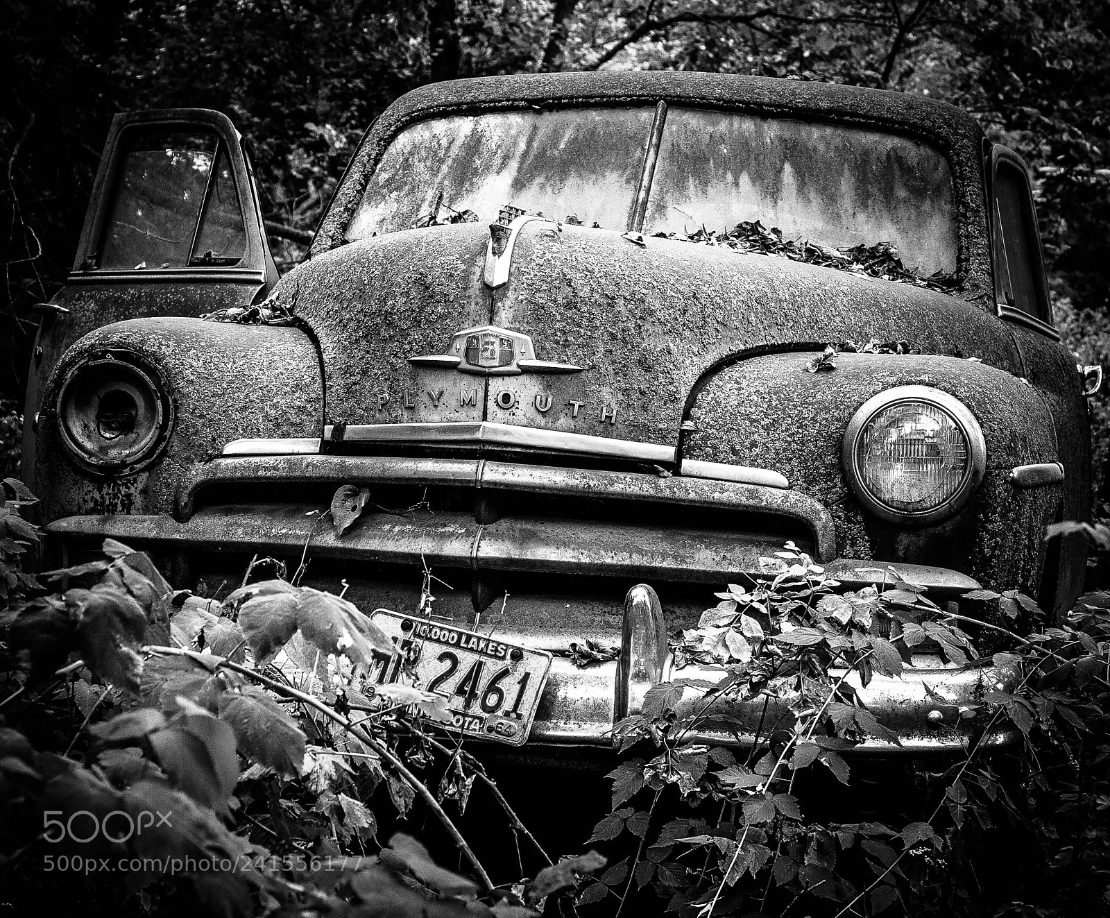 Canon EOS 1000D (EOS Digital Rebel XS / EOS Kiss F) sample photo. Abandoned car photography