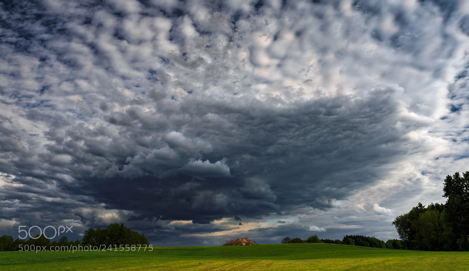 Sony a7 II sample photo. Strange cloud photography