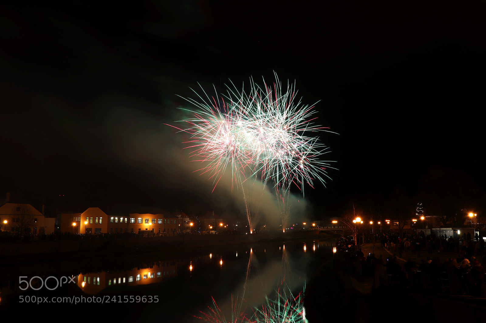 Canon EOS 200D (EOS Rebel SL2 / EOS Kiss X9) sample photo. Fireworks photography