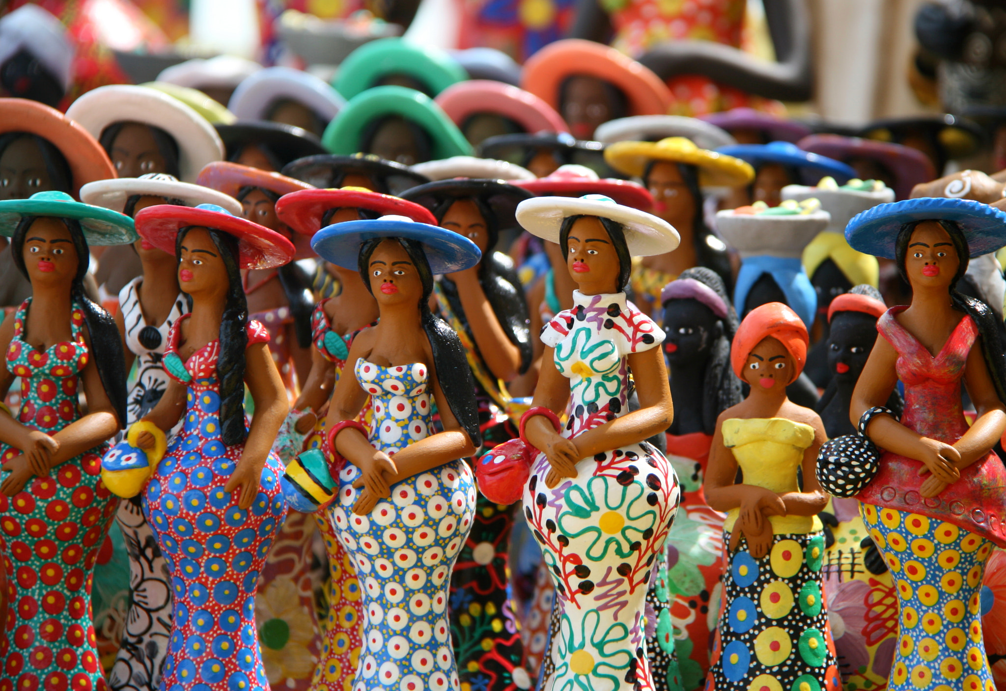 Canon EF-S 18-200mm F3.5-5.6 IS sample photo. Senhoras do mercado photography