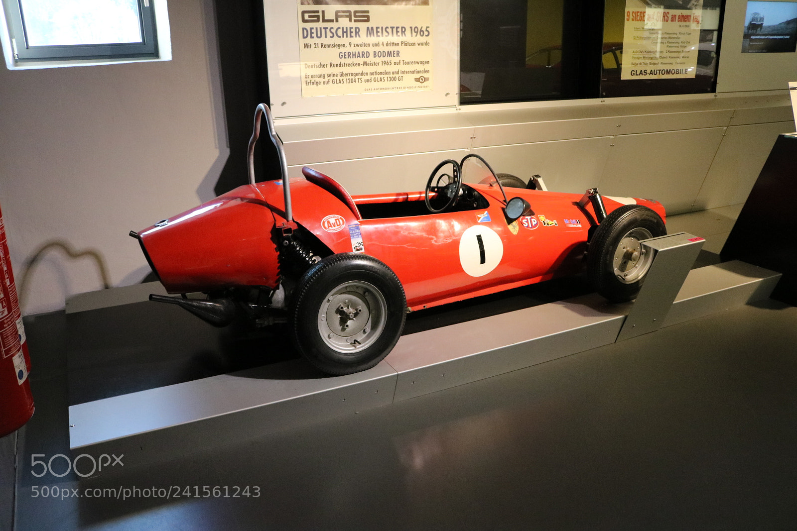 Canon EOS 750D (EOS Rebel T6i / EOS Kiss X8i) sample photo. Yery old bmw photography