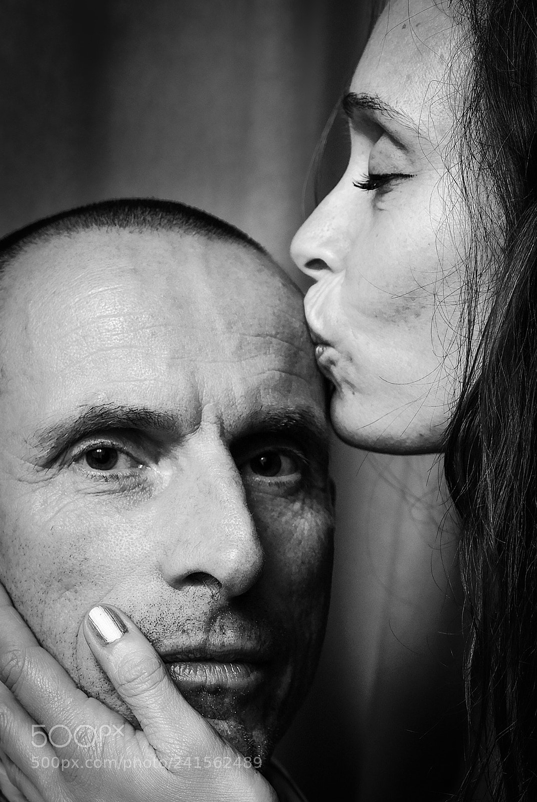 Fujifilm X-T2 sample photo. Portrait with a kiss photography