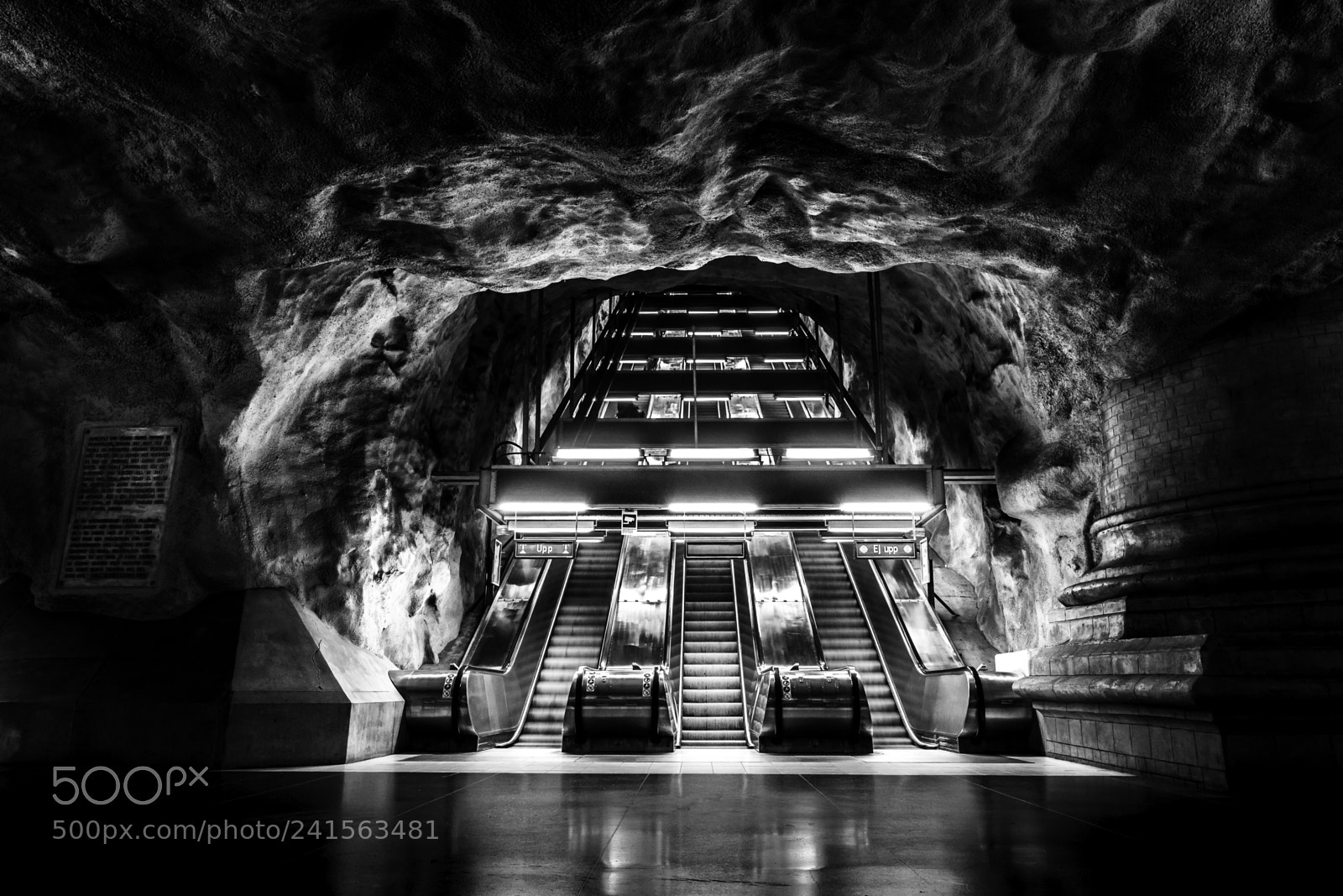 Olympus OM-D E-M1 Mark II sample photo. Stockholm subway photography