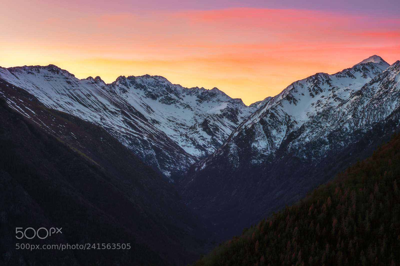 Canon EOS 5DS R sample photo. A l'aube des pyr photography