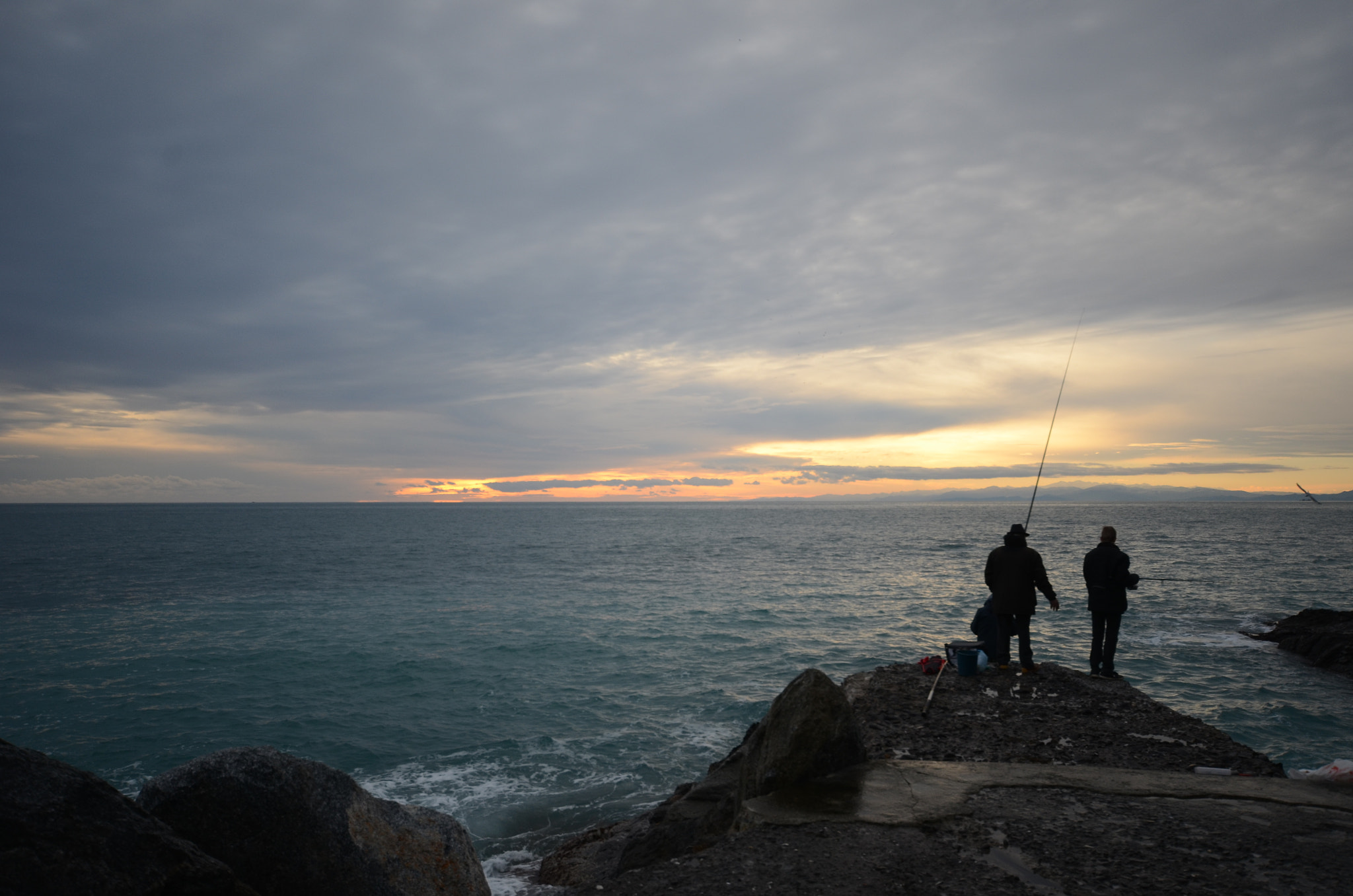 Nikon D7000 + Sigma 10-20mm F4-5.6 EX DC HSM sample photo. Winter sea at the sunset photography