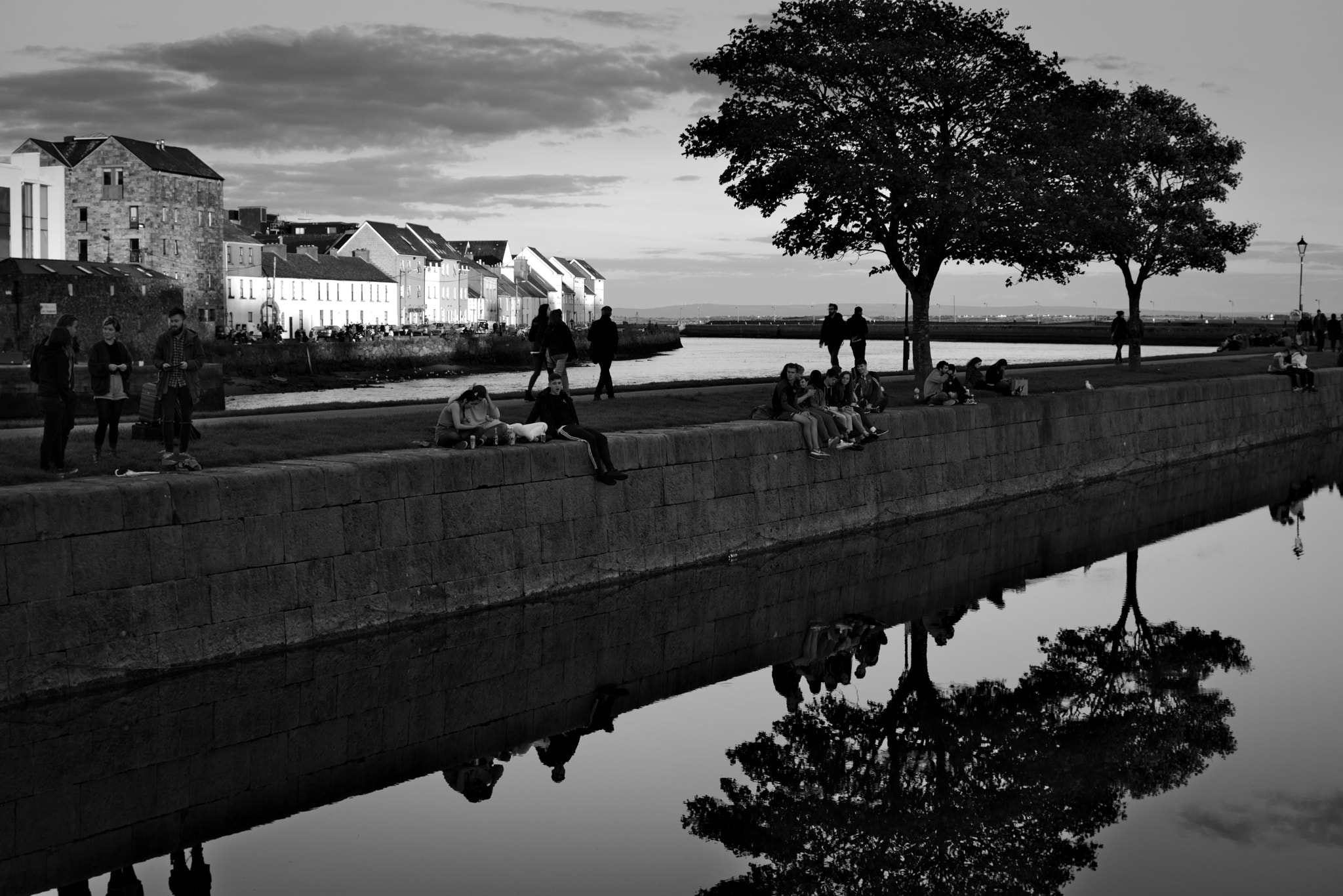 Nikon AF-S DX Nikkor 35mm F1.8G sample photo. Sunset on galway, galway (ireland) photography