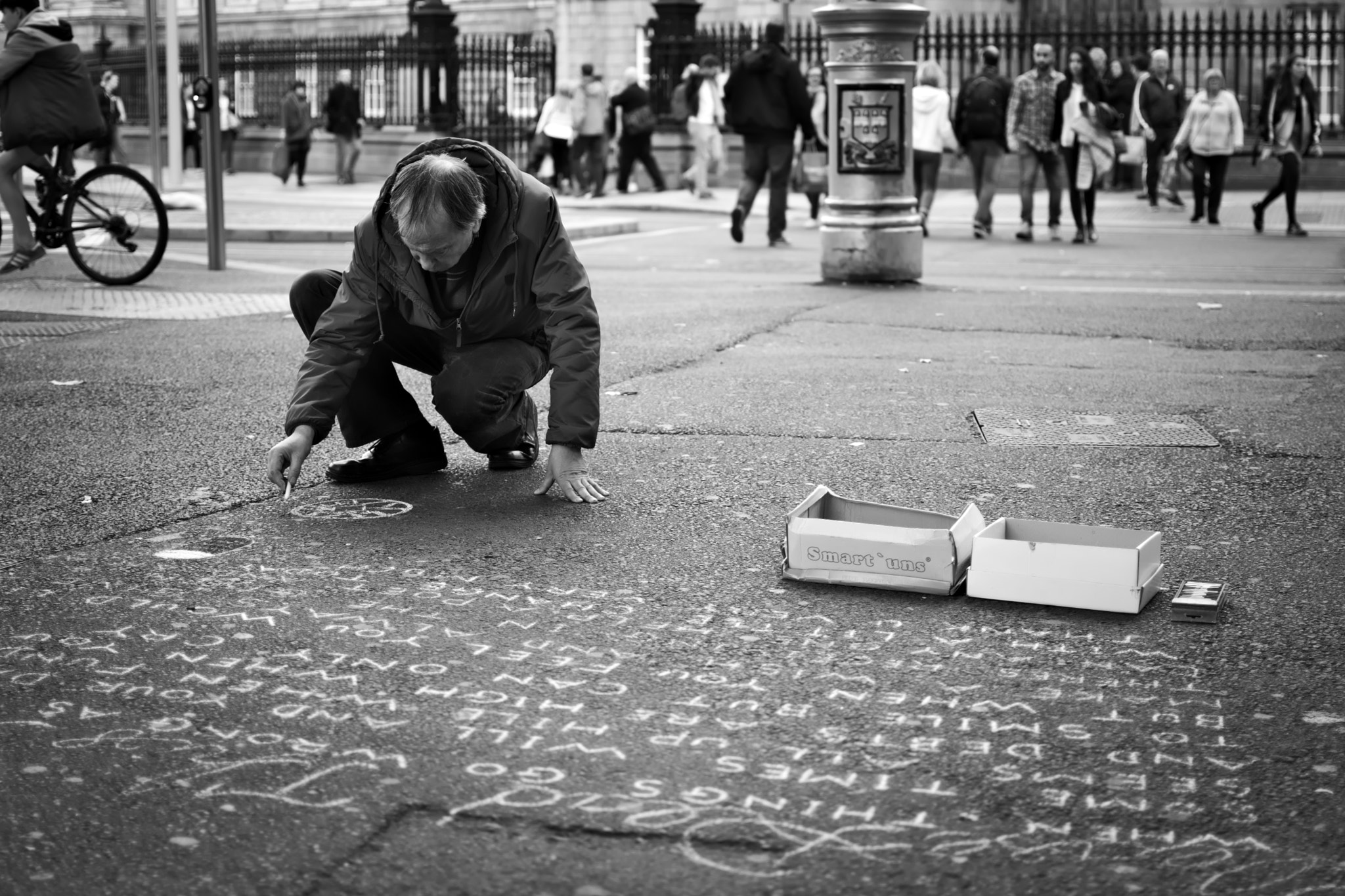 Nikon AF-S DX Nikkor 35mm F1.8G sample photo. The street poet, dublin (ireland) photography