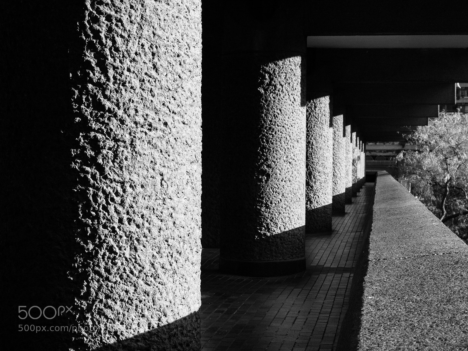 Canon EOS 400D (EOS Digital Rebel XTi / EOS Kiss Digital X) sample photo. Barbican center, london, uk photography