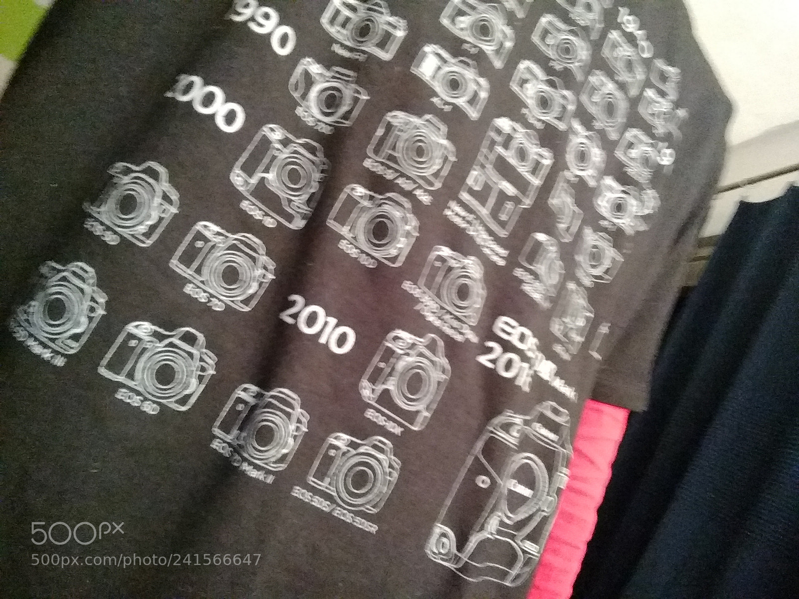 Motorola Moto G (4) sample photo. Canon t-shirt photography