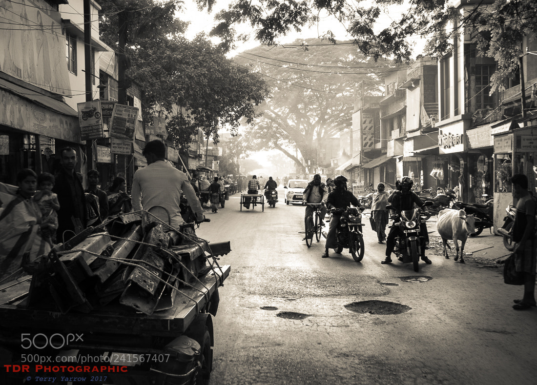 Olympus OM-D E-M1 sample photo. Kolkata streets photography