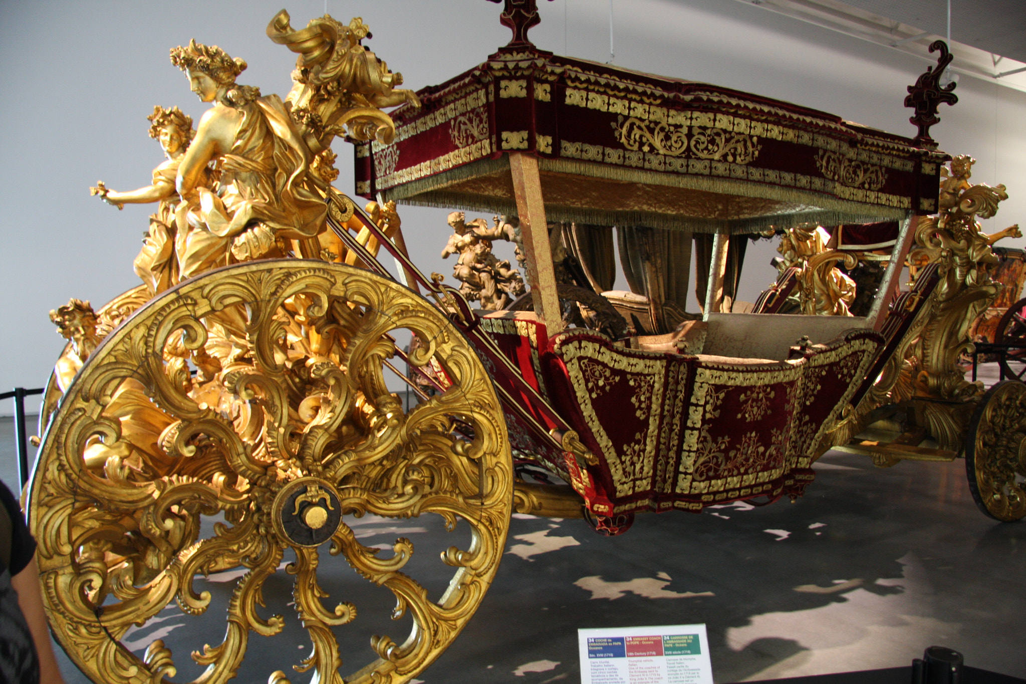 Canon EF-S 17-85mm F4-5.6 IS USM sample photo. Coche embaixada papa - 1716 photography
