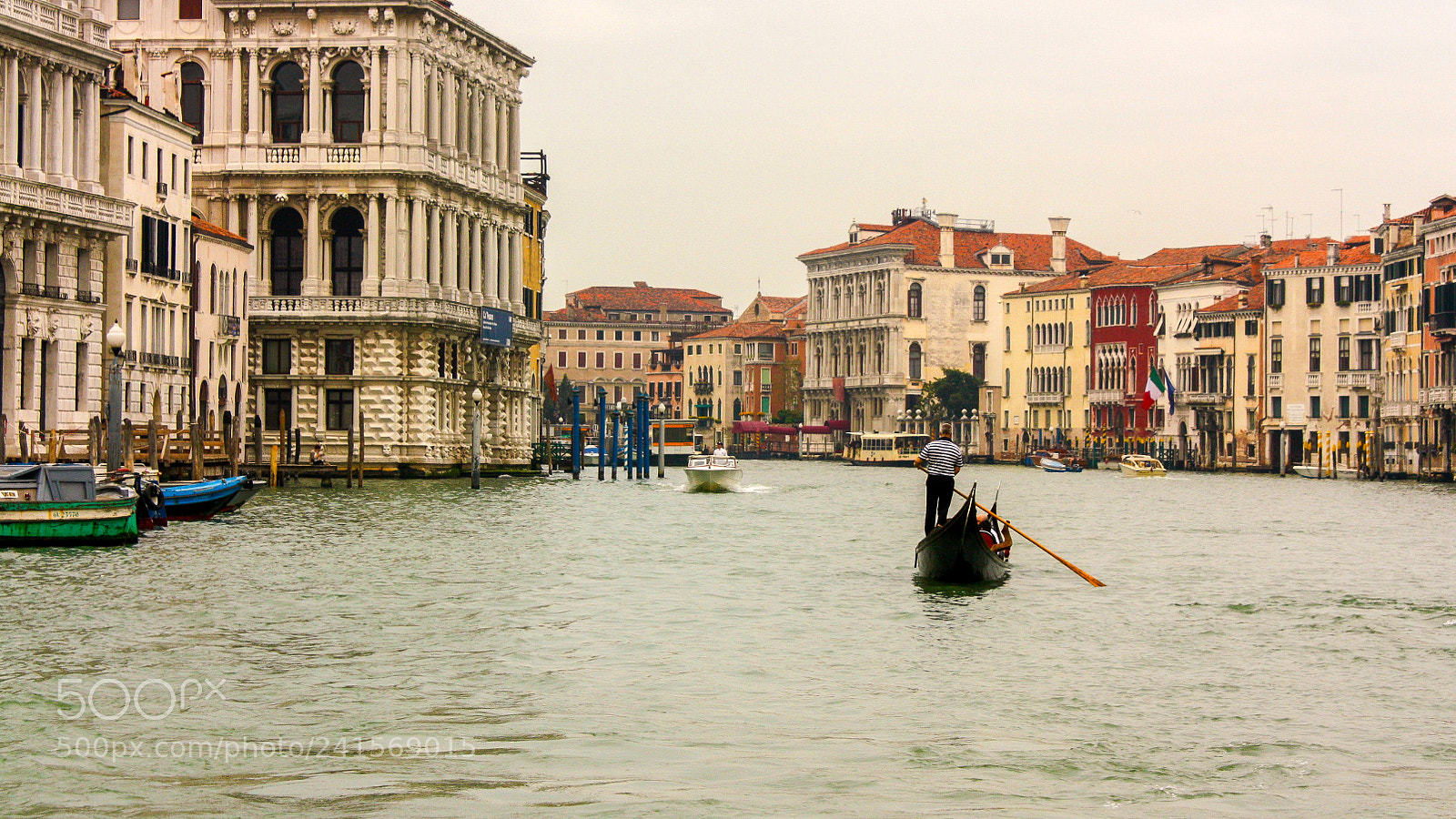 Canon EOS 450D (EOS Rebel XSi / EOS Kiss X2) sample photo. Boat in venice photography