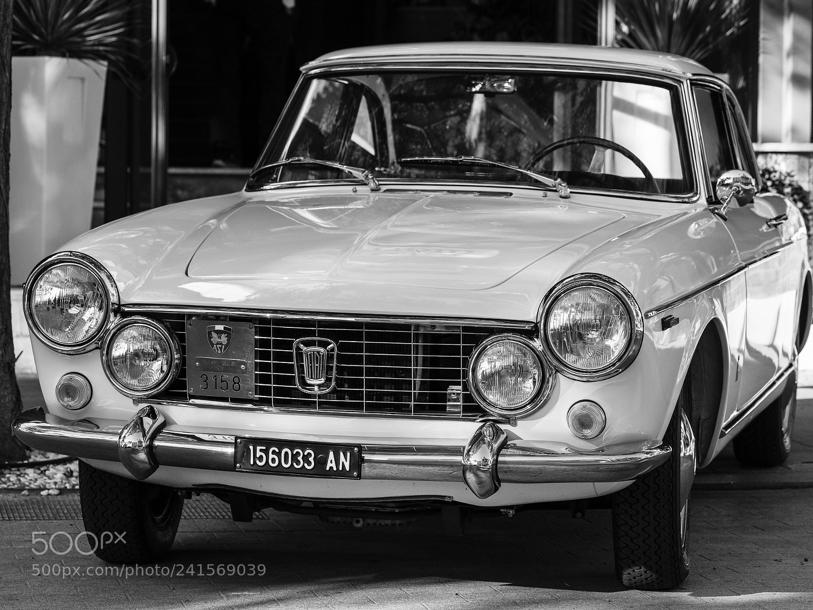 Olympus OM-D E-M1 Mark II sample photo. Fine oldtimers photography