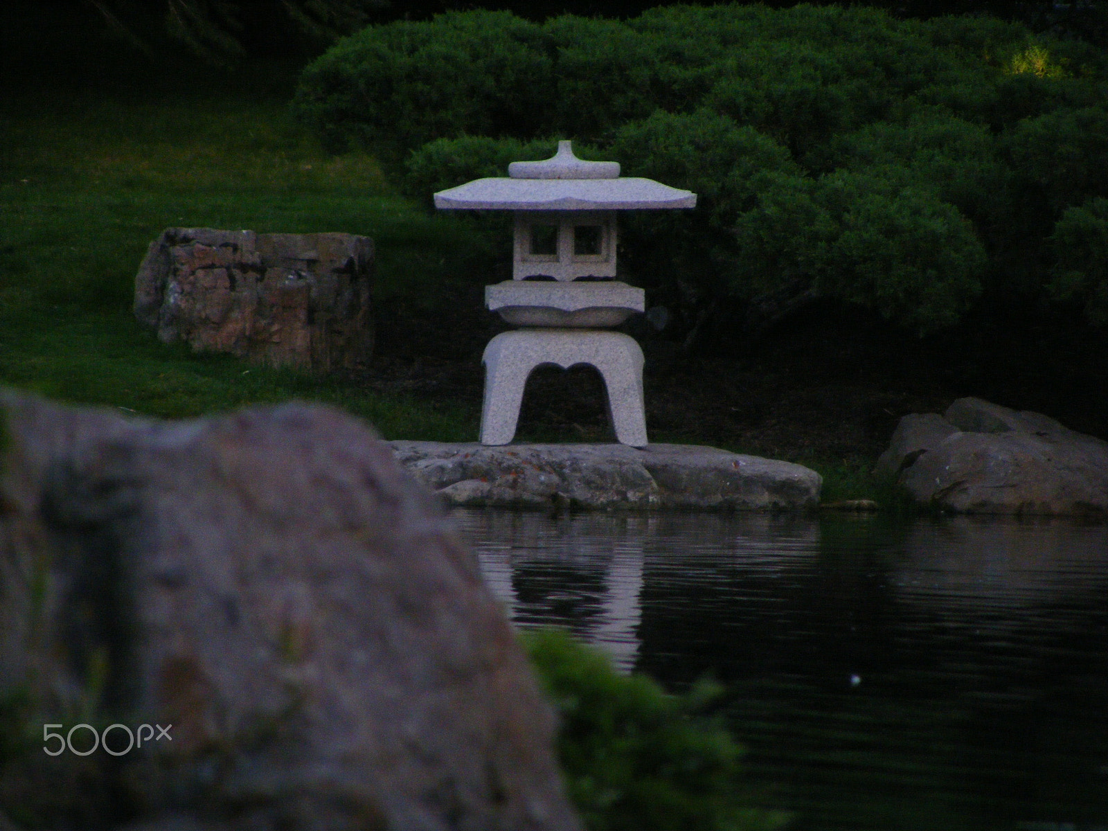 Fujifilm FinePix S5800 S800 sample photo. Stone lantern on the waterfront photography