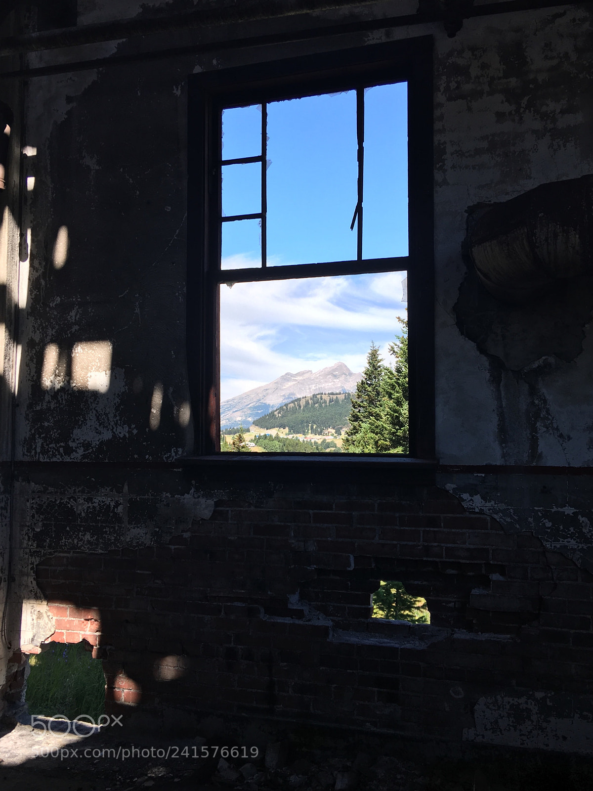 Apple iPhone 6s Plus sample photo. Picture window photography