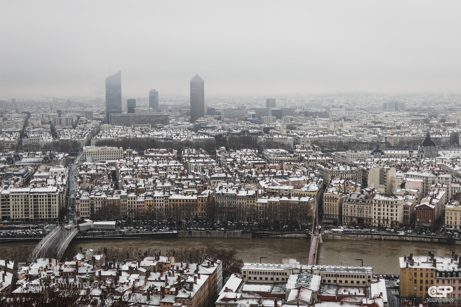 Canon EOS 550D (EOS Rebel T2i / EOS Kiss X4) sample photo. Lyon, france / 12-2017 photography