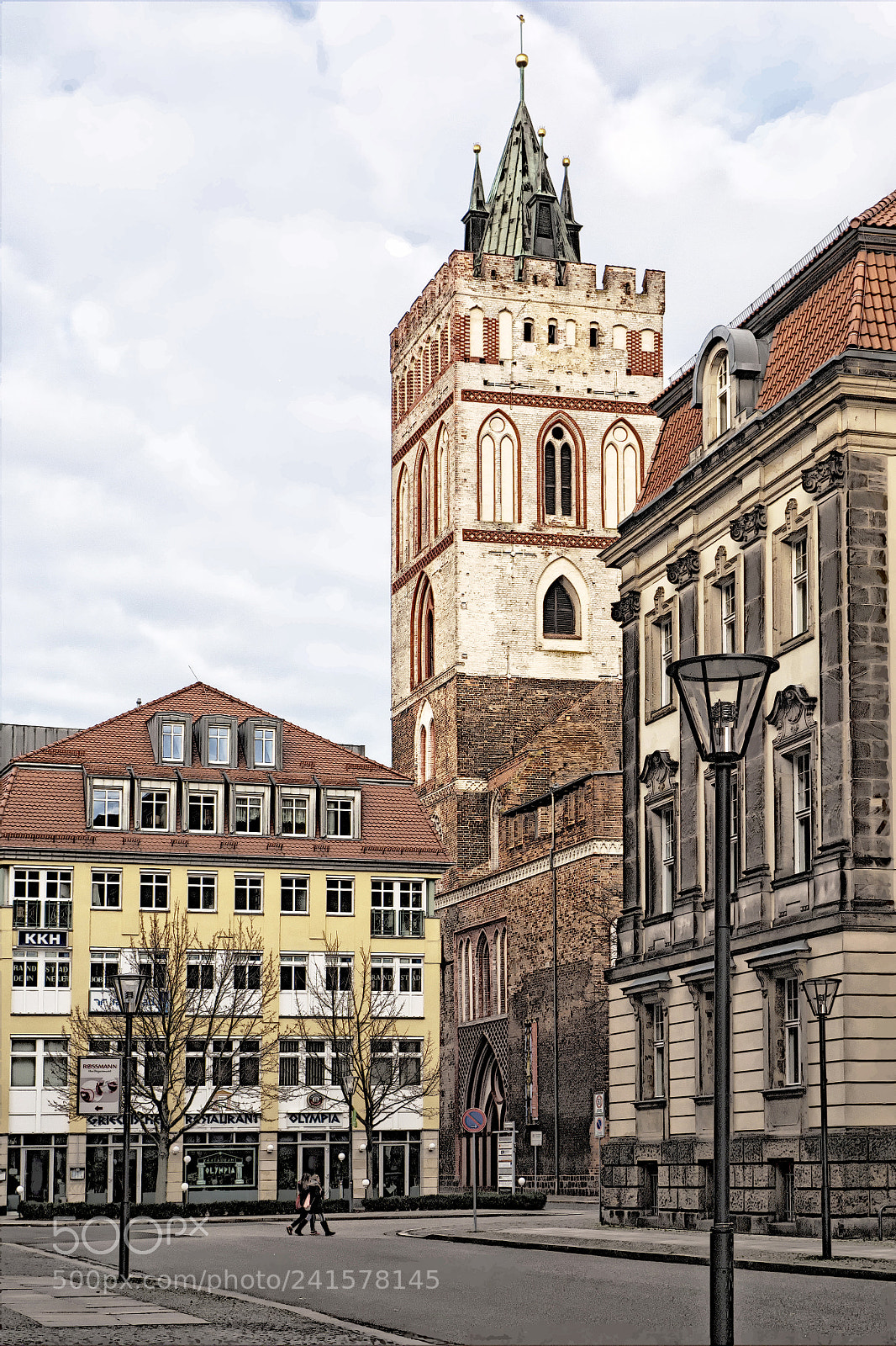 Olympus OM-D E-M10 II sample photo. St. marien in frankfurt photography