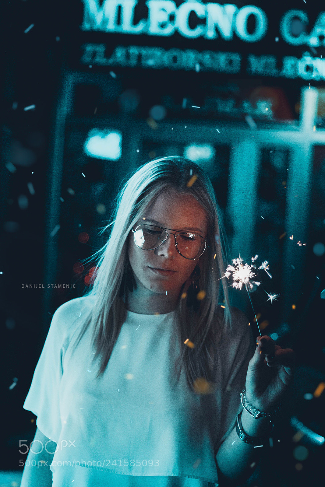 Canon EOS 650D (EOS Rebel T4i / EOS Kiss X6i) sample photo. Snow and sparks photography