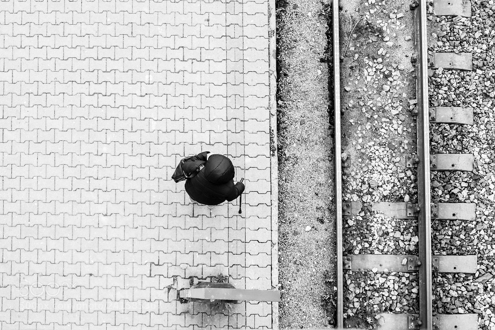 Canon EOS 77D (EOS 9000D / EOS 770D) sample photo. Waiting for the tram. photography