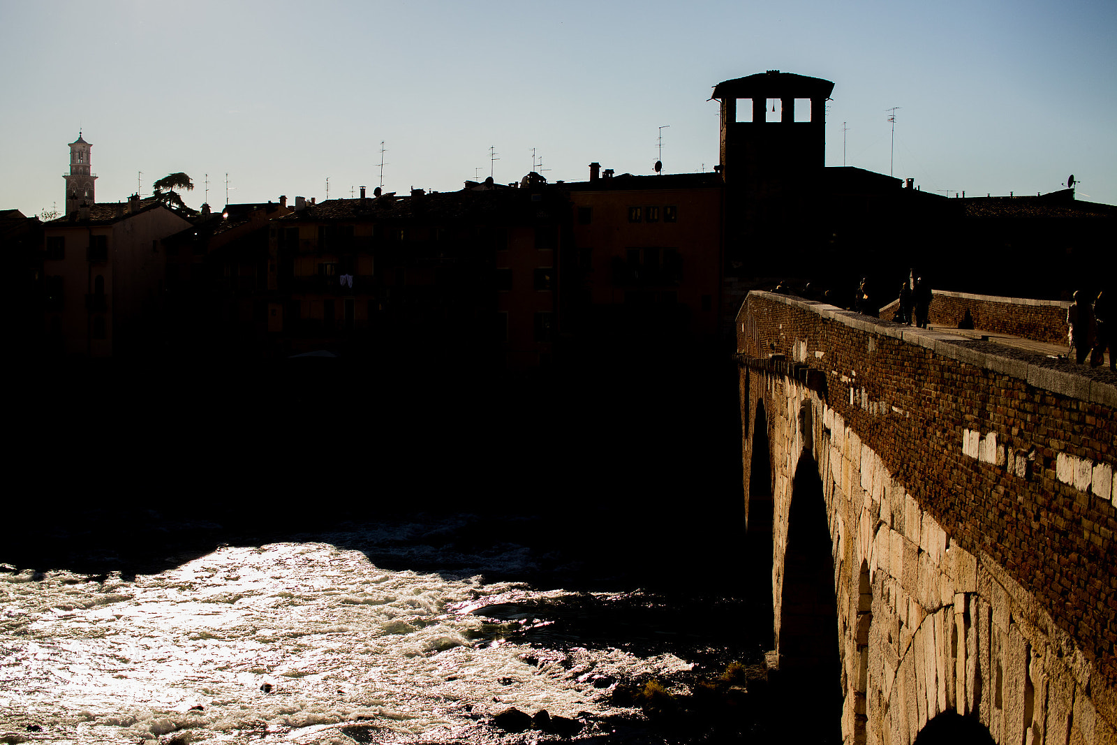 Canon EOS 77D (EOS 9000D / EOS 770D) sample photo. Verona back shadow photography