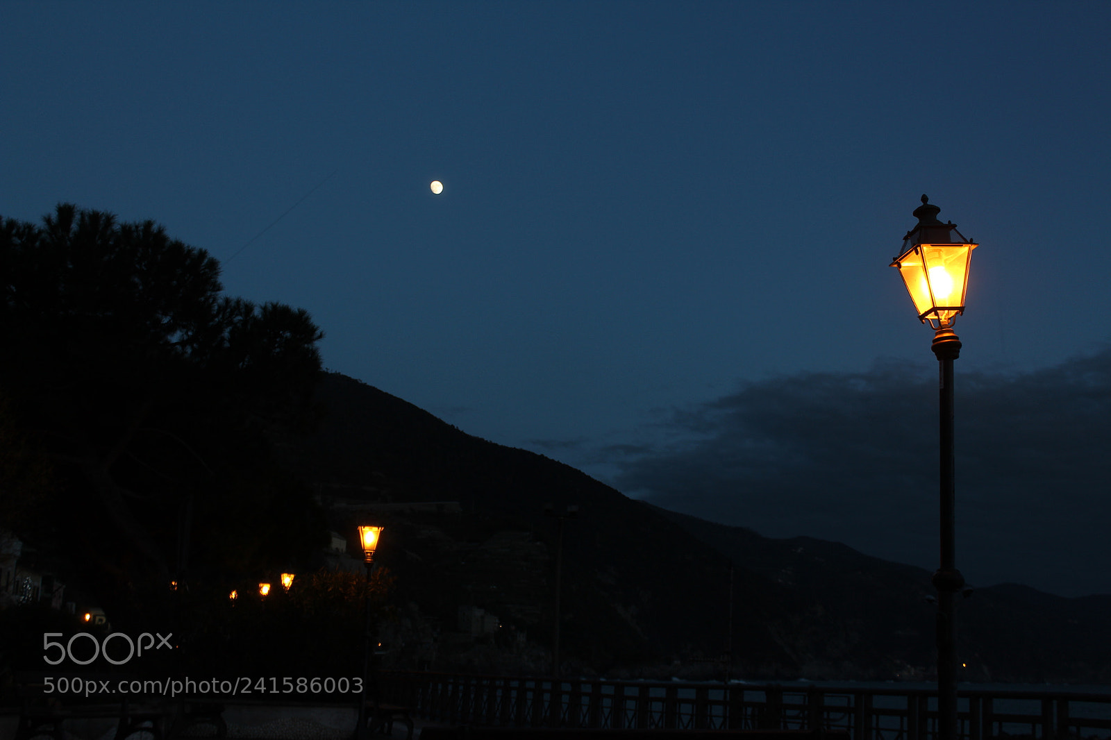 Canon EF-S 18-55mm F3.5-5.6 III sample photo. Sundown photography